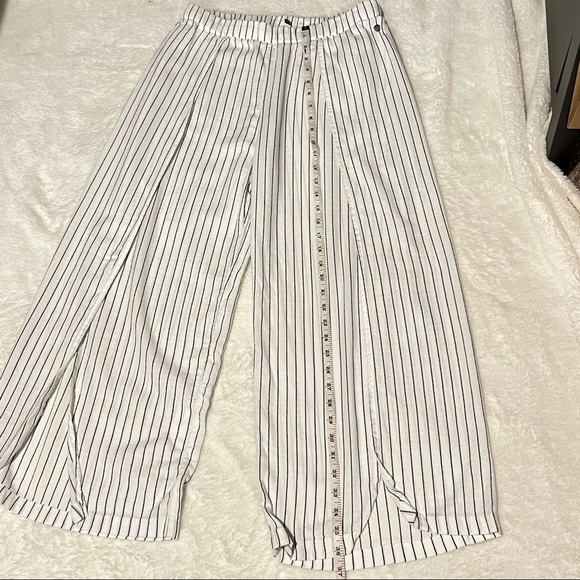 Roxy Wide Legged pants - Picture 1 of 4